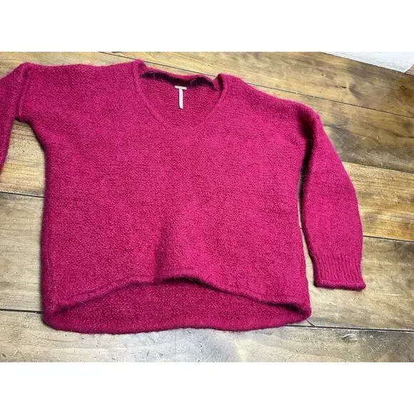 Free People Theo Alpaca Blend V-Neck Sweater Fuchsia Size Medium - Picture 2 of 10